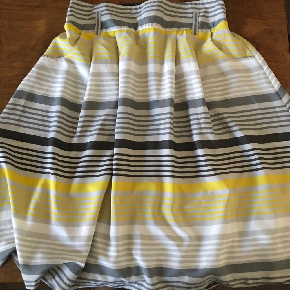 Grey/ yellow striped pleated skirt